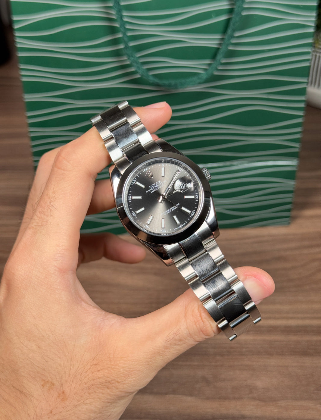 ROLEX DATEJUST 41 MM – PLATEADO CON ESFERA GRIS