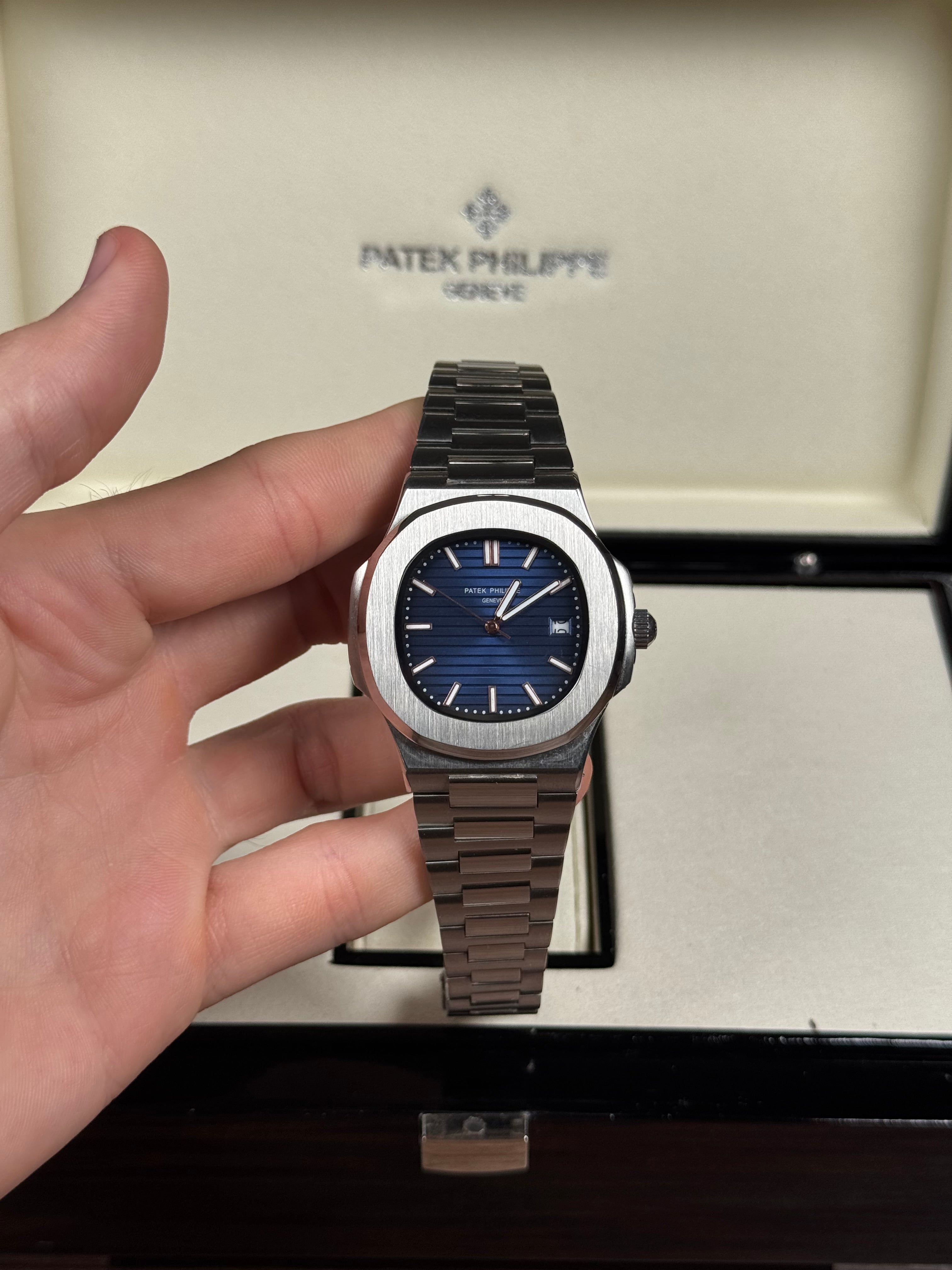 Patek Philippe Nautilus 5711/1A-010 Full Set